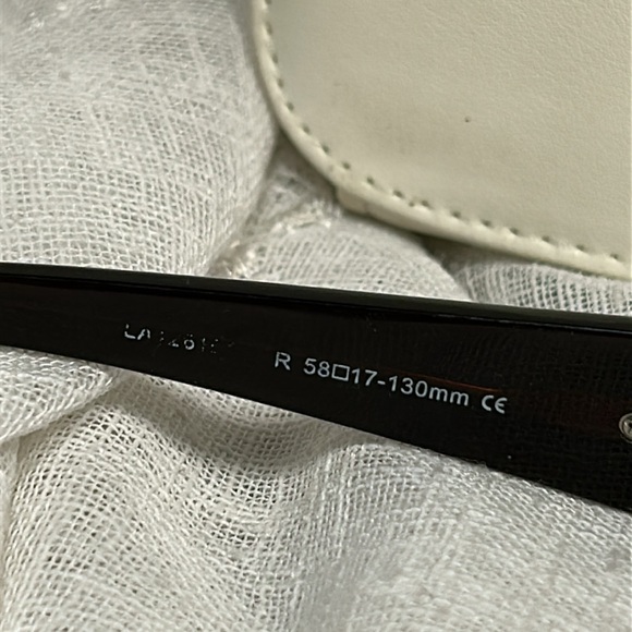 Lacoste sunglasses with a case - Picture 8 of 15